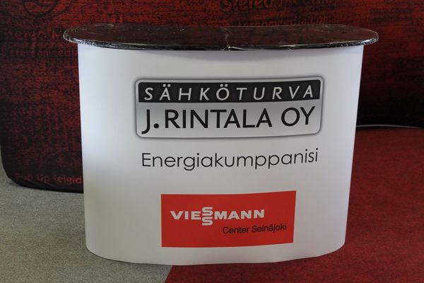 Iso esittelypöytä J.Rintala